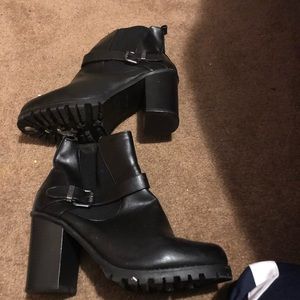 Short black boots (Wide Width!)